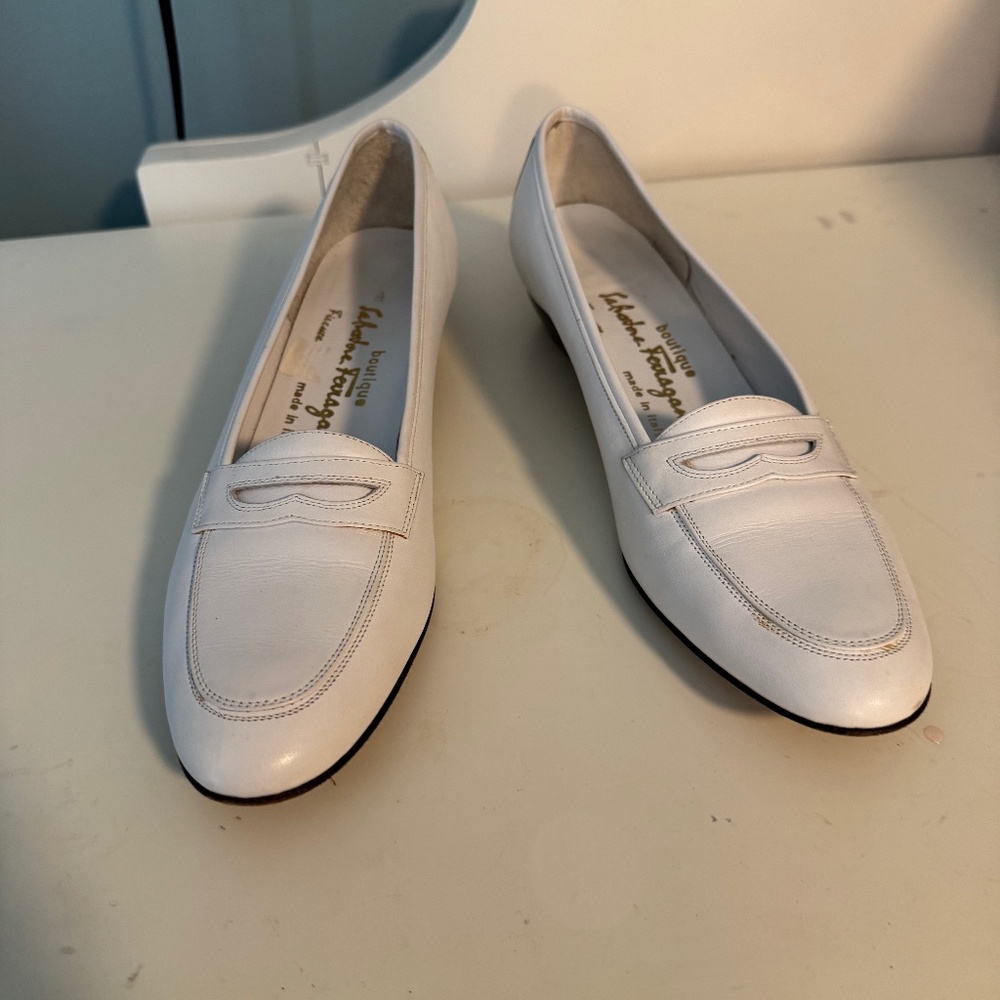 Vintage Salvatore Ferragamo White Loafers - Size 9.5 -width AAA